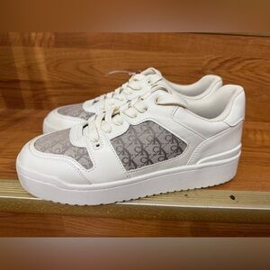 NWT Calvin Klein White and Gray Logo Sneakers SIZE 11M